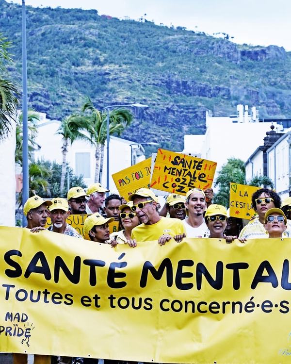 Le cortège arrive.